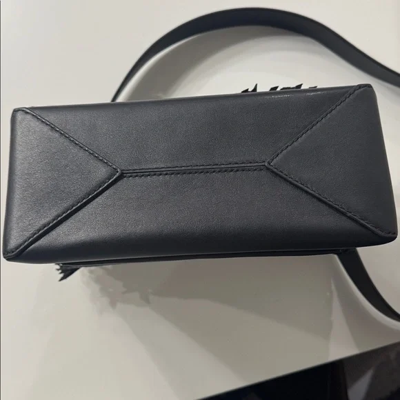 Michael Kors - Black Woven Leather Bag with Gold Chain and Cross Body Strap - Picture 6 of 8